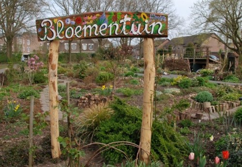 Ga je mee de bloemetjes buiten zetten?    Heb je de prachtige Bloementuin in het park al gezien? Niet? Dan...